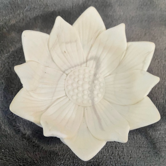 Bath & Body Works Marble Lotus Single Wick Candle Holder - Picture 2 of 5